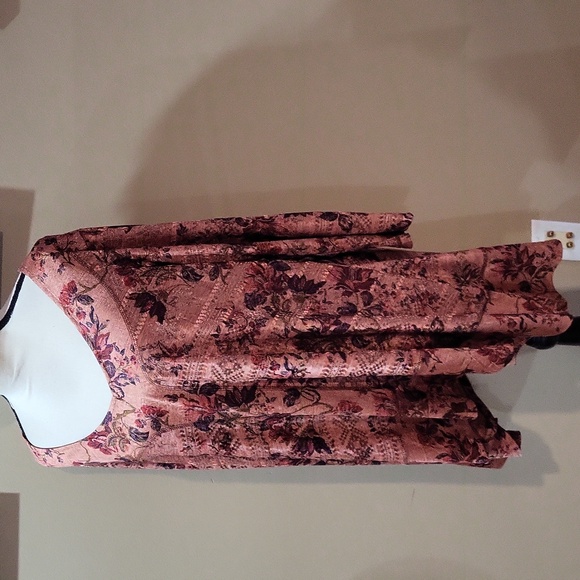 ONE WORLD Floral V-Neck Blouse - Picture 4 of 11